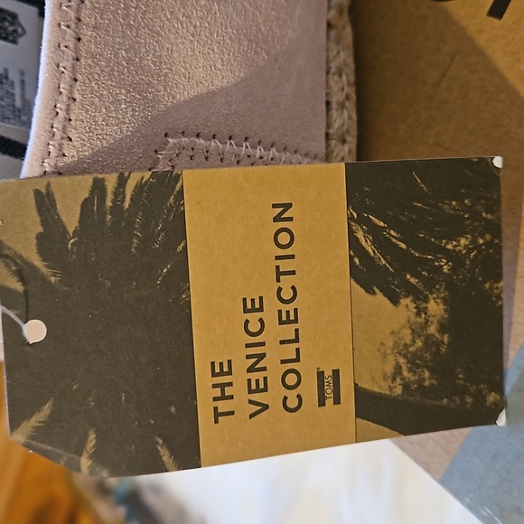 TOMS Floral Embroidery Suede Booties NWT - Picture 6 of 9